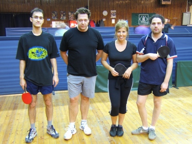 A XII.ker�leti T�megsport csapata: Halas G�bor, Szirtes G�bor, B�rzs�nyi �gnes, Simai P�ter