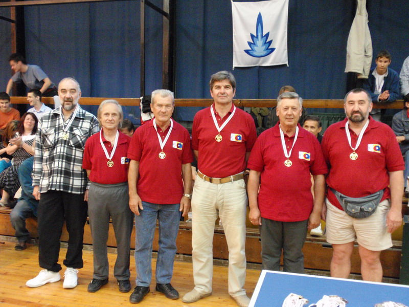a 2009/09.�vi II.oszt�ly bajnoka, balr�l: D�csi S�ndor, Kis-Verbiczai J�zsef, Varga Mih�ly, Pik� Imre, K�li S�ndor �s Uhrin M�rton
