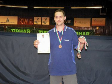Imre B�la, a Kontyfa Sportiskola csapat�nak k�pvisel�je