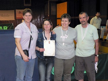 a 2009/10.�vi I.oszt�ly 1.csoport ez�st�rmesei, balr�l: Laz�n� Breg�cs �va, Sz�csi Krisztina, Reider Ilona �s V�g Gyula