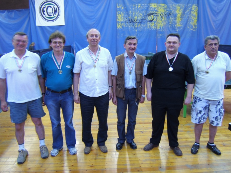 a 2007/08.�vi I.oszt�ly 2.csoport bajnoka, balr�l: Igaz L�szl�, F�tty B�la, dr.Gazs� L.Ferenc, F�vessy Lajos, Kov�cs Gy�rgy �s Bende Andr�s