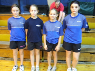 A BSE III.csapata, balr�l: Matastik Eszter, Tak�cs Lili, Gyim�thy No�mi, Keser� D�ra