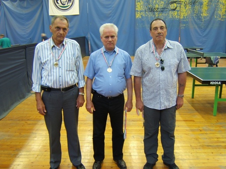 a II.oszt�ly bajnoka, a Kontyfa Sportiskola III., balr�l: �prily Rezs�, M�rfi L�szl� �s Bar�ti Zolt�n 